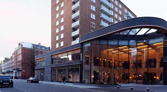 Londra Accoglie Artis - Presenza Esclusiva al Nobu Hotel